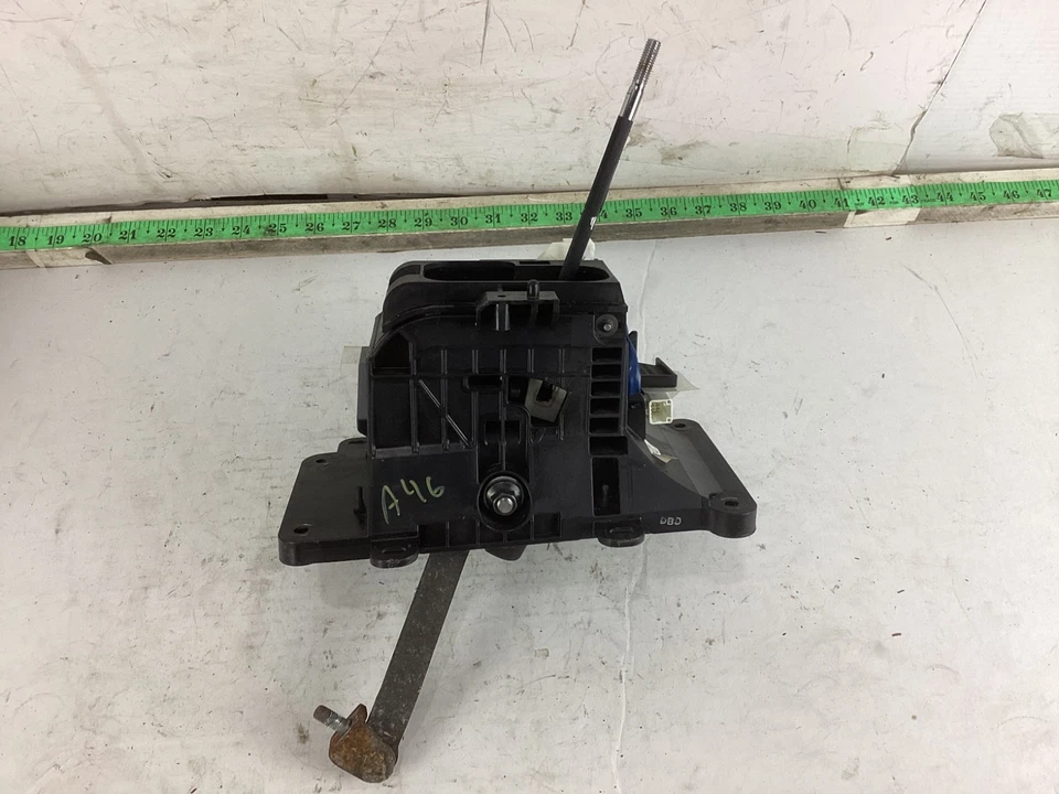 Conjunto de palanca de cambios de piso automática Lexus IS250 IS350 2006-2008 FABRICANTE DE EQUIPOS ORIGINALES Foto 1 de 4