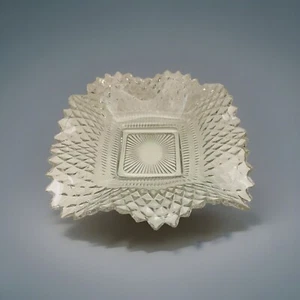 Vintage Klarglas Bonboniere/Schmuckschale quadratisch mit Rautenmuster gekräuselte Kanten - Bild 1 von 5