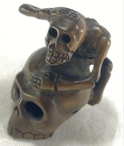 Netsuke Skull Wood Carving 1.7 inch tall Japanese KIMONO Ojime - Picture 1 of 8