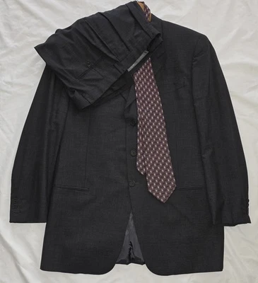 Beautiful Tailored Armani Collezioni Suit / Italy / 46L / Wool / Surgeon Cuffs - Image 1 of 4