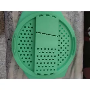 Vintage 2 Stück Tupperware Käseschredder Reibe Jadeitgrün #786-1 Käse - Bild 1 von 5