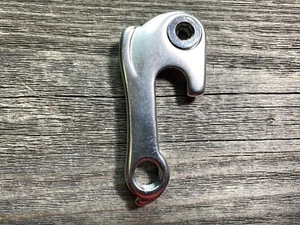 COLGANTE DE DESVIADOR TRASERO MARCO BICICLETA PARA BICICLETA DE MONTAÑA DE CARRETERA #9 PLATA - Imagen 1 de 1