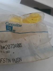 Genuine GM Retainer 20734005 Package Of (5) OEM Yellow - Picture 1 of 3