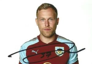 BURNLEY: SCOTT ARFIELD SIGNED 6x4 2017/2018 PORTRAIT PHOTO + COA - Bild 1 von 1