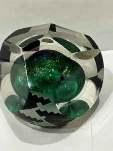 PISAPAPELES STEVEN CORREIA ARTE VIDRIO GALAXIA IRIDISCENTE VERDE FIRMADO 20/250 - Imagen 1 de 12