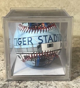 Collector Series Limited Edition Tiger Stadium Baseball mit Echtheitszertifikat - Bild 1 von 11