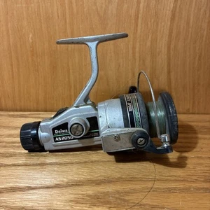 Daiwa AS2050 Graphitspule Spinnrolle mit Klappgriff (4B) - Bild 1 von 7