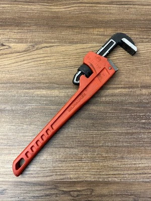 Milwaukee Tool 48-22-7118 18 In L 2 1/2 In Cap. Alloy Steel Straight Pipe Wrench - Image 1 of 4