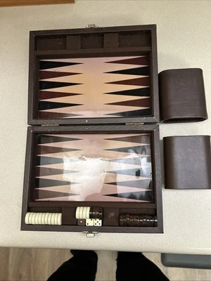 Travel Games magnetic backgammon set, all pieces - Image 1 of 4