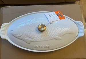 Le Creuset Heritage 34 cm Steingut oval Fischbäcker mit Deckel weiß gold Knopf NEU - Bild 1 von 7