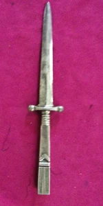 VINTAGE SOLID BRASS SWORD LETTER OPENER 9" HAS EGYPTION DESIGN LOOK - Picture 1 of 3