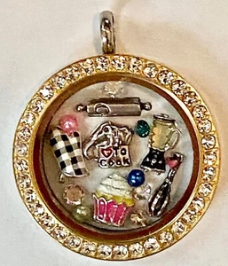 ❤️ORIGAMI OWL ~ I LOVE TO COOK or BAKE 👩‍🍳 Gold Crystal Locket Charms Chain❤️ - Picture 1 of 5