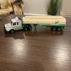 1983 Matchbox Convoy Diet 7-Up Scania Tanker CY-17 - Picture 1 of 11