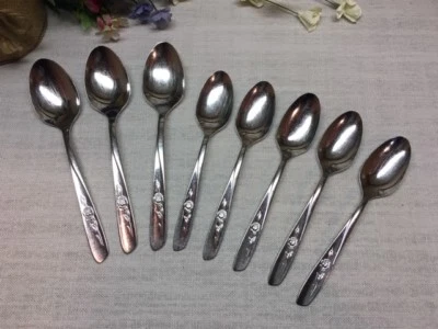 ¡ENVÍO GRATUITO! Cucharas Wm A Rogers SWEET BRIAR, 'Tu elección', servidor de pastel. Usado en excelente estado Foto 1 de 4