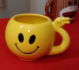 smiley face yellow mug coffee peace small chip smile have a nice day gift ideas - Picture 1 of 8