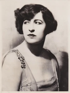 1930 Press Photo Actress Constance Collier sued by Cartoonist Bruce Bairnsfather - Picture 1 of 2