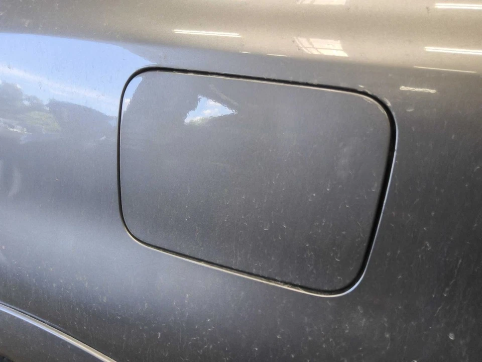 QX80      2014 Fuel Filler Door 610773 - Image 1 of 1