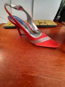 NEW ! Wild Rose Ankle Strap Sparkling on Red Silk Size 7 - Picture 1 of 7