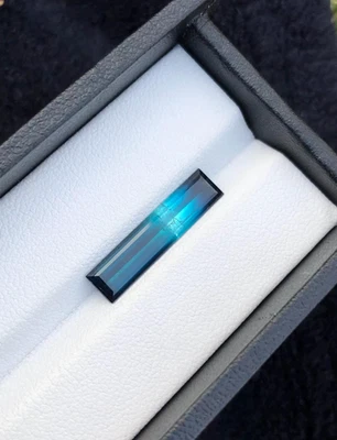 Bi-Color Natural Tourmaline Loose Stone:   Baguette Cut, 3.5 Carats - Image 1 of 4