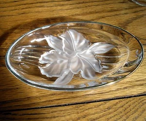 Plato de baratija de caramelo ovalado de vidrio remolino vintage con flor esmerilada ~ - Imagen 1 de 3