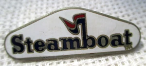 Vintage PIN tolles Skigebiet DAMPFBOOT 1980er SCHÖNE Emaille Schnee Ski Souvenir - Bild 1 von 3