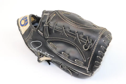 Milwaukee Brewers Scott Paper Company Paul Molitor Black Glove 2606 RHT Flex Cover