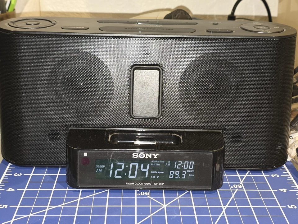 Vintage ~ Sony Dream ~ Machine ICF-CS10iP iPod iPhone 30 pin Dock AM/FM, Black - Image 1 of 4