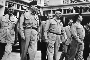 Guerre d'Algérie - Les Généraux putchistes en 1961 à Alger - Picture 1 of 1
