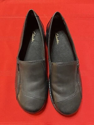 "Zapatos cómodos sin cordones Clarks de cuero negro para mujer 9M mocasines tacón de 1,25""" Foto 1 de 4