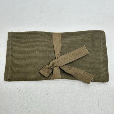 Kit de costura militar francesa de la Segunda Guerra Mundial con juego de hilo verde negro tostado hecho en París Foto 1 de 4