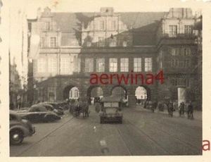 Deutscher LKW Krupp-Protze am Grünen Tor in Danzig Polen - Bild 1 von 2