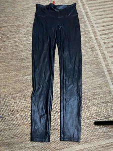 Spanx Damen Gr. Medium Kunstleder schwarz Leggings Hose Stretch Freizeit glänzend - Bild 1 von 5
