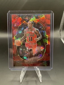 2022-23 Panini Select - Premier Level DeMar DeRozan #105 Red Cracked Ice Prizm - Picture 1 of 2