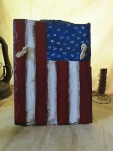Bandiera americana primitiva dipinta a mano a brandelli anni 40 vintage tetto ardesia  - Foto 1 di 12