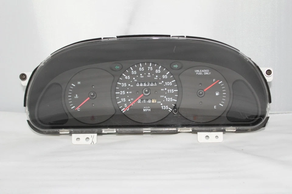 Cuadro de instrumentos velocímetro panel de instrumentos 00 01 Kia Sephia con 85.701 millas Foto 1 de 4