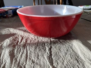Pyrex Red 404 Four Qt Bowl Excellent Condition - Picture 1 of 5