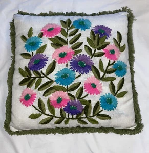 Vintage Crewel handbestickt dekorativ Überwurf Kissen Blumen Fransen 13”x13” - Bild 1 von 9