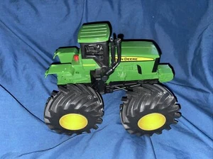 John Deere Monster Treads Shake 'n Sounds Tractor Farm Off-Road Model WORKS JD - Picture 1 of 1