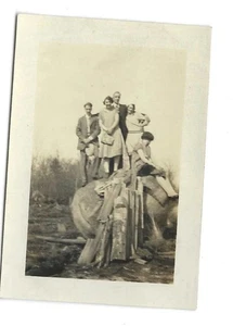 Vintage Vernacular Snapshot Family On A Rock - Picture 1 of 1