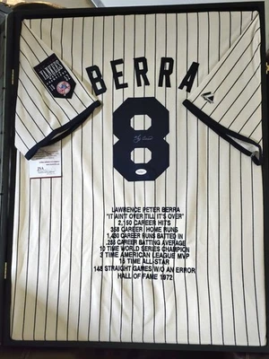 Camiseta Majestuosa Colección Cooperstown Firmada por Yogi Berra Yankees Auto Certificado de Autenticidad JSA Foto 1 de 4