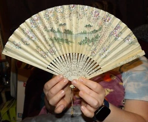 Vintage Japanese folding fan, white & floral pattern - Picture 1 of 2
