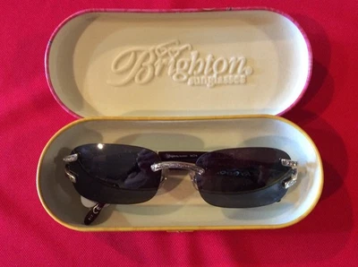 Óculos de sol feminino Brighton feito à mão com estojo de concha de amêijoa de estanho novo com etiquetas Stardust - Imagem 1 de 4