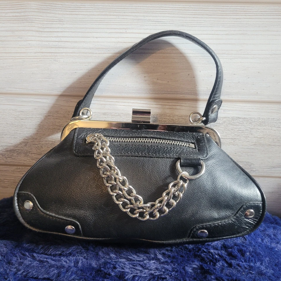 Mini bolso de mano Wilsons Leather Máxima negro con correa de cadena Foto 1 de 4