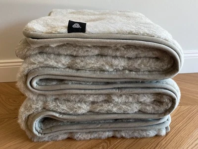 Luxus Wolldecke Alpakawolle Naturhaardecke Wohndecke Kuscheldecke - Grau  - Bild 1 von 4