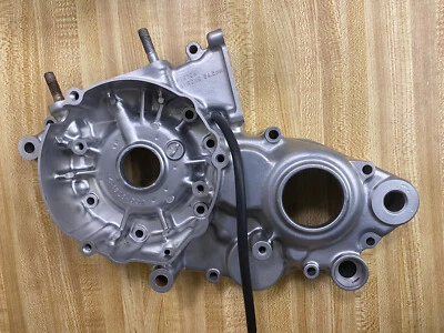 1989 RM125 铃木 91 RM 125 左侧发动机曲轴箱 89。 — 第 1/4 张图片