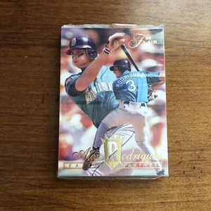 1994 Fleer Flair Baseball Sealed Pack With Rodriguez Rookie Card On Front - Picture 1 of 2