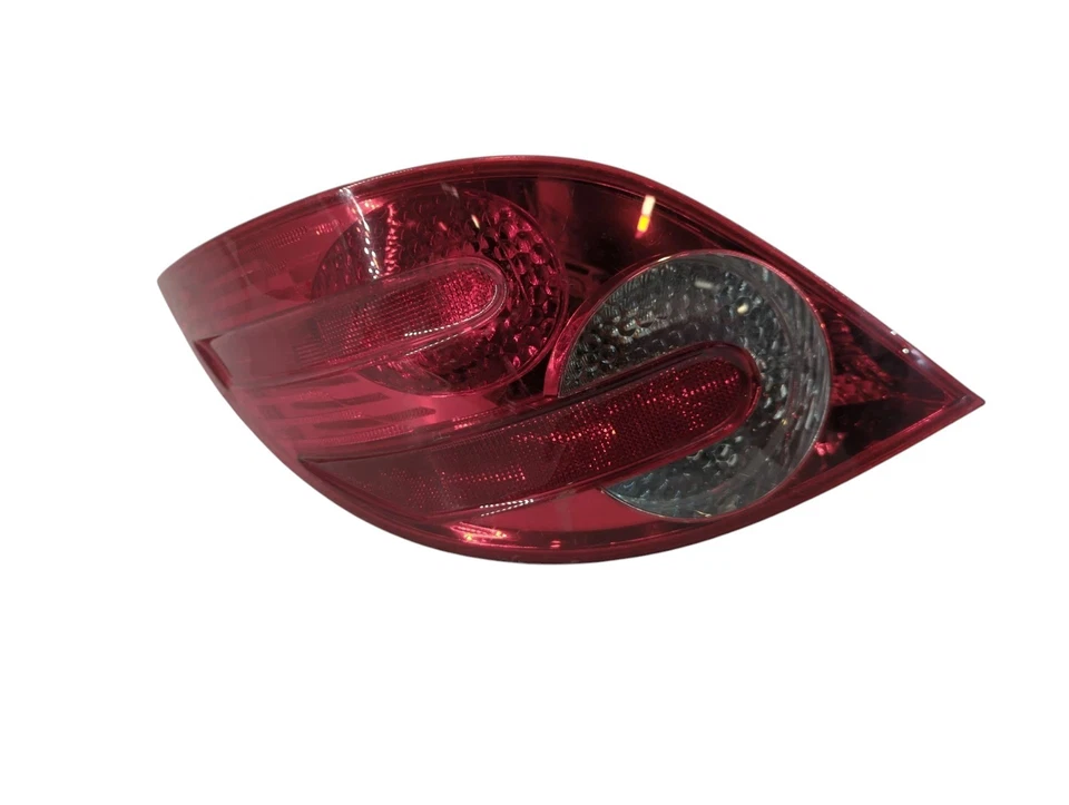 2006–2007 梅赛德斯-奔驰 R500 发球杆左侧尾灯原始设备制造商 — 第 1/4 张图片