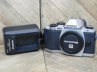 Olympus OM-D E-M10 16.1MP Digital MIRRORLESS CAMERA BODY  1,034 SHUTTER COUNT!!! - Image 1 of 4