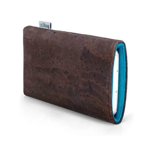 Handyhülle - Apple iPhone 16 - stilbag Kork braun, Wollfilz azur - Bild 1 von 6