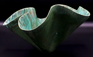 Vintage Handmade Signed Green Organic Abstract Ruffled Accent Vase Bowl - Picture 1 of 9